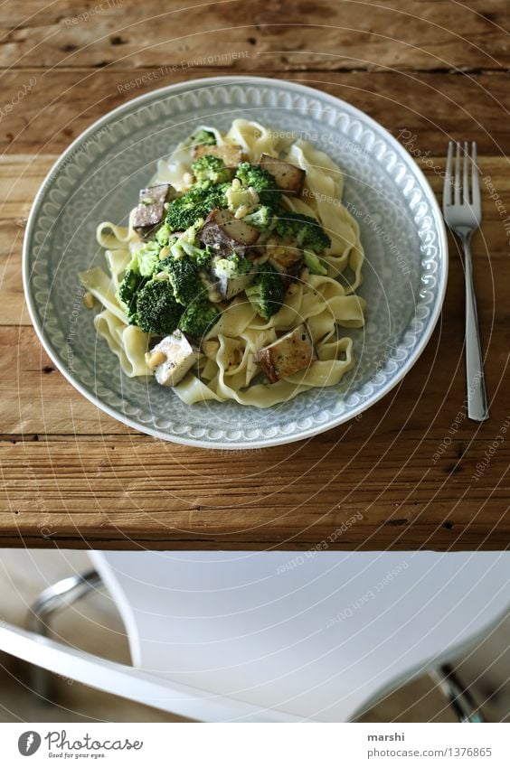 nimm Platz Lebensmittel Gemüse Teigwaren Backwaren Ernährung Essen Mittagessen Abendessen Vegetarische Ernährung Freude Freizeit & Hobby Gefühle Stimmung