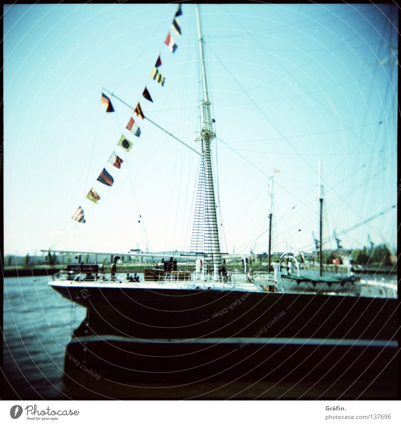 Eck heff moal'n Hamborger Veermaster sehn Holga Wolken Wasserfahrzeug Segelschiff Frachter Stahl Achterschiff Backbord Steuerbord Windjammer Fahne Kapitän