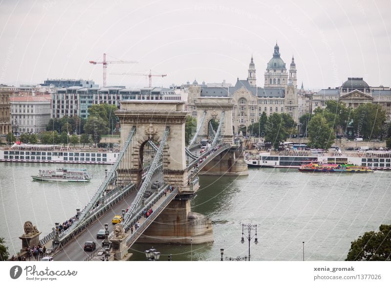 Kettenbrücke Ferien & Urlaub & Reisen Tourismus Ausflug Abenteuer Ferne Freiheit Sightseeing Städtereise Fluss Stadt Hauptstadt Stadtzentrum Altstadt Palast