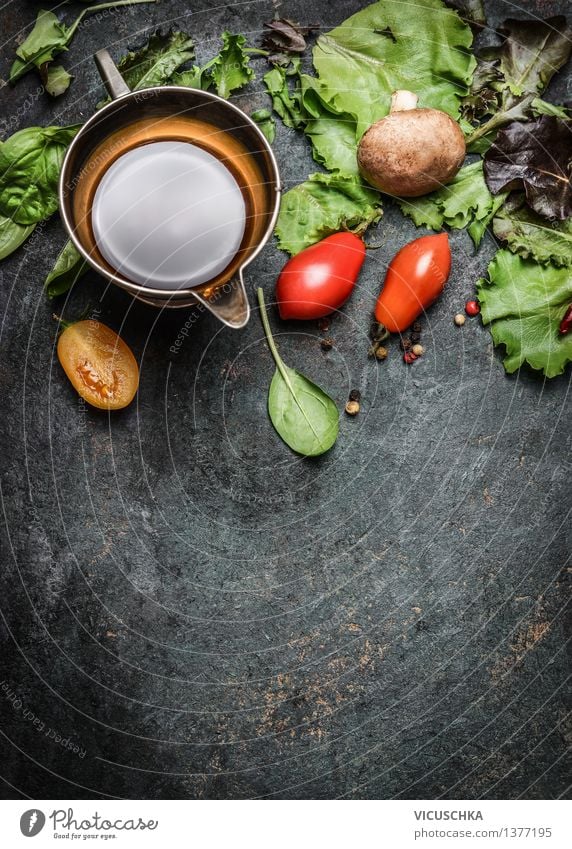 Frische Zutaten für Salat Lebensmittel Gemüse Salatbeilage Kräuter & Gewürze Öl Ernährung Mittagessen Abendessen Festessen Bioprodukte Vegetarische Ernährung