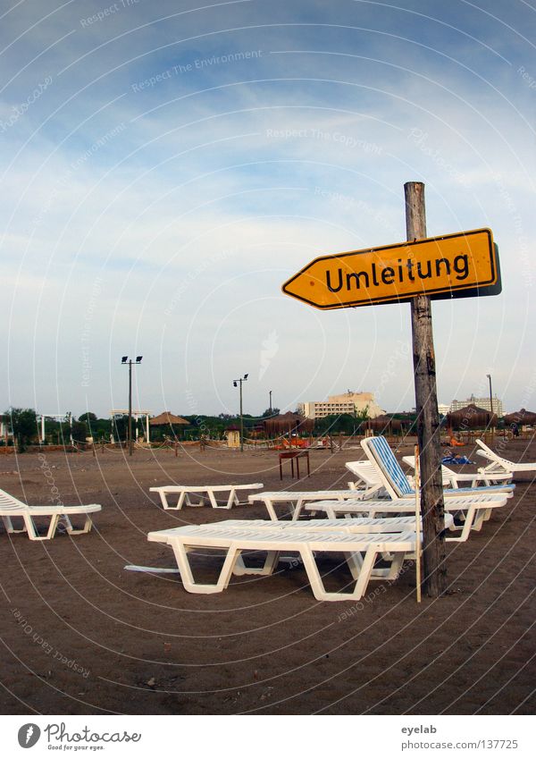 Umleitung ? Ferien & Urlaub & Reisen Strand Meer Freizeit & Hobby Baustelle Wolken Horizont gefährlich weiß braun Kies Badeort Türkei Typographie Buchstaben