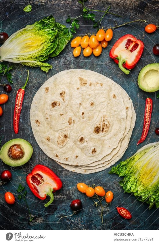 Vegetarische Zutaten für Tacos oder Burritos machen Lebensmittel Gemüse Salat Salatbeilage Ernährung Mittagessen Festessen Picknick Bioprodukte