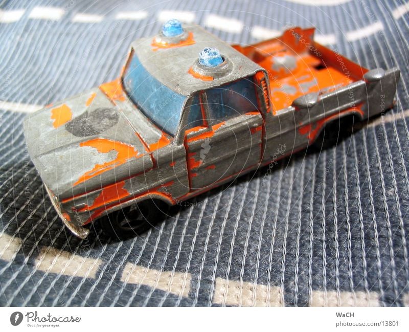 Abschleppwagen KFZ Warnleuchte Panne klein Spielen Pannenhilfe Spielzeug Sammlung Verkehr Motorsport PKW car macchina abschleppen orange Kleinformat Modellauto