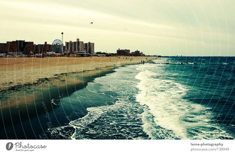 The Beach New York City Manhattan Amerika Strand Ferien & Urlaub & Reisen Meer Sandstrand Wellen Gezeiten Schaum Horizont Küste Freizeit & Hobby USA Landschaft