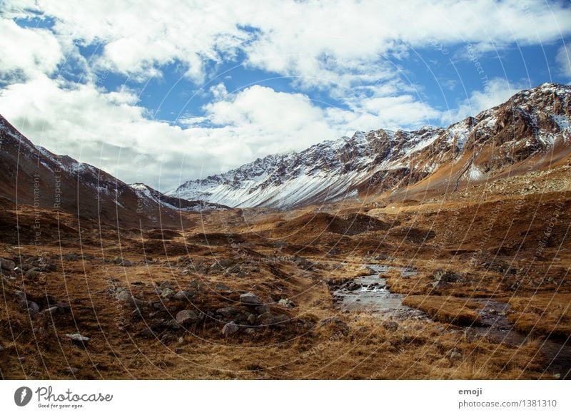 swissness Umwelt Natur Landschaft Himmel Schönes Wetter Alpen Berge u. Gebirge Gipfel Schneebedeckte Gipfel natürlich blau Pass Schweiz Tourismus Wandertag