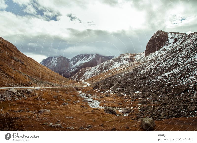 Pass Umwelt Natur Landschaft Herbst Klima Wetter Feld Hügel Alpen Berge u. Gebirge außergewöhnlich natürlich Schweiz Tourismus Farbfoto Außenaufnahme