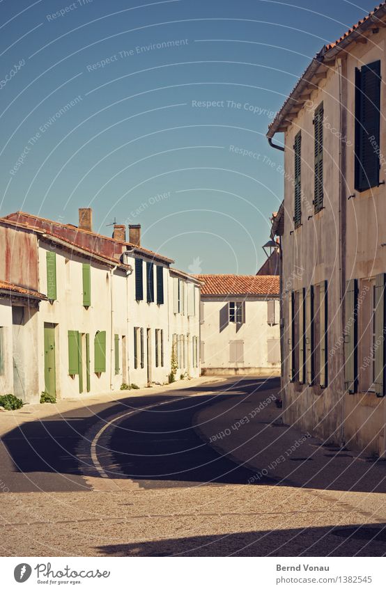 Île de Ré Fischerdorf Verkehrswege Straße hell Atlantik Ferien & Urlaub & Reisen Frankreich südländisch einfach Sommer Sommerurlaub Himmel Fensterladen Haus