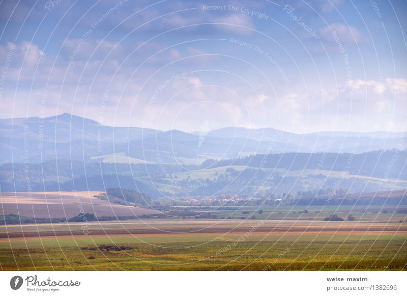 Oktober in der Slowakei Natur Landschaft Erde Luft Himmel Wolken Sonne Herbst Schönes Wetter Pflanze Wiese Berge u. Gebirge blau gelb grün Farbfoto