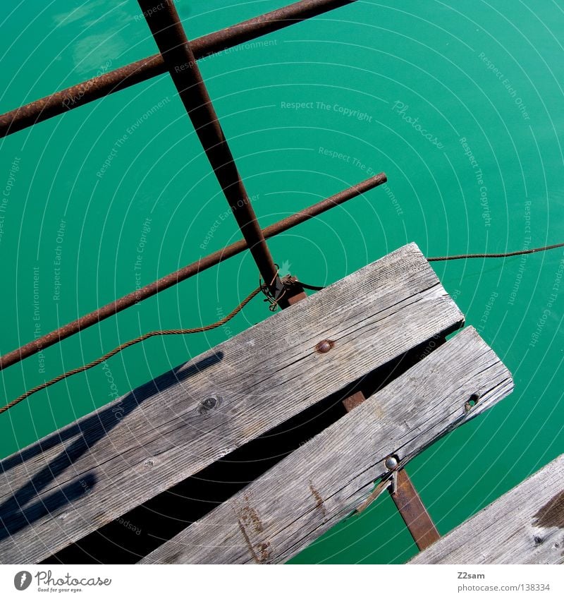 ///F//R//E//S//H/// Sauberkeit See Stahl Holz kaputt fresh frish Wasser Klarheit kiesweiher Geländer Holzbrett Seil Industriefotografie Rost Schatten Eisenrohr