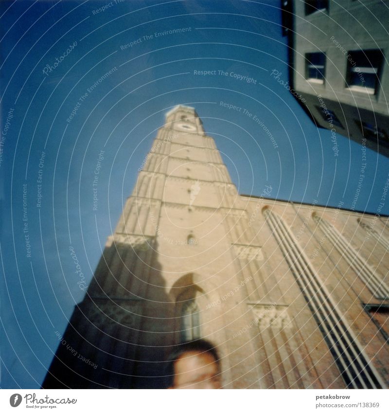 LochbildMchn001 München Chinese Architektur Lochkamera Frauenkirche Dom Himmel blau Schatten Niveau