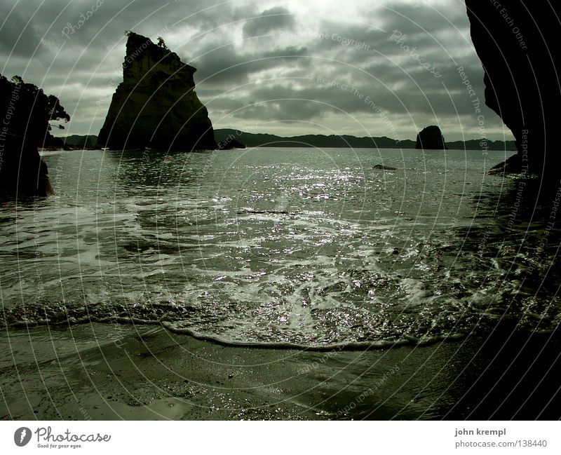 the day after dunkel verlieren Einsamkeit Trauer Dummkopf Ärger Wut Meer See Wellen Brandung Strand Küste Wolken Neuseeland Cathedral Cove Nordinsel untergehen