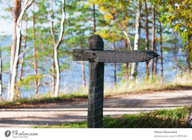 Alter hölzerner Wegweiser an einer Landstraße Ferien & Urlaub & Reisen Post Natur Landschaft Himmel Park Ostsee Verkehr Straße Wege & Pfade Hinweisschild