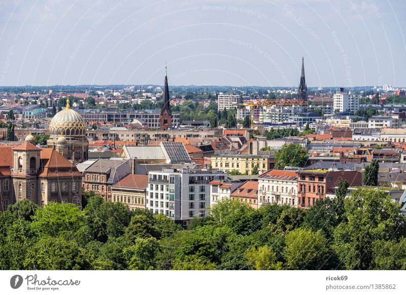 Berlin Ferien & Urlaub & Reisen Tourismus Haus Wolken Stadt Hauptstadt Stadtzentrum Bauwerk Gebäude Architektur Sehenswürdigkeit Wahrzeichen blau Kuppeldach