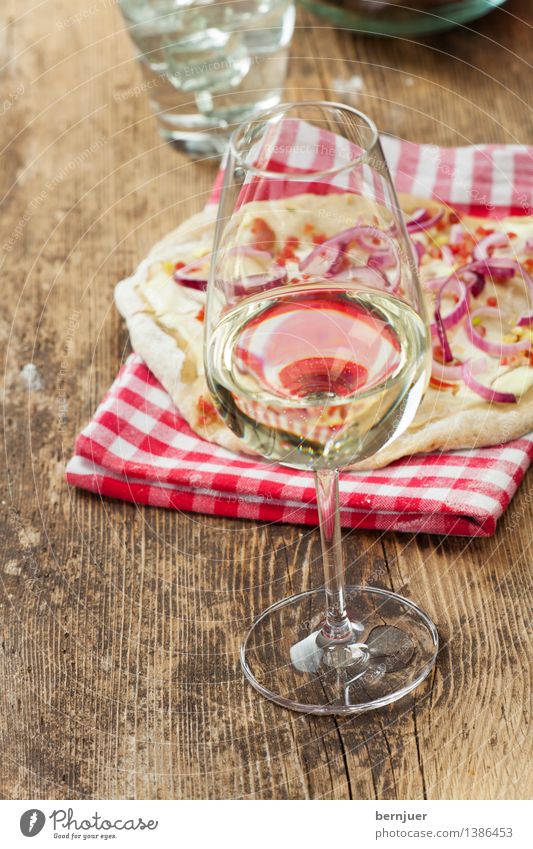 Herbstessen Lebensmittel Teigwaren Backwaren Abendessen Bioprodukte Vegetarische Ernährung Glas Tisch Kultur Frühling lecker grün rot weiß Wein Weinglas Elsass