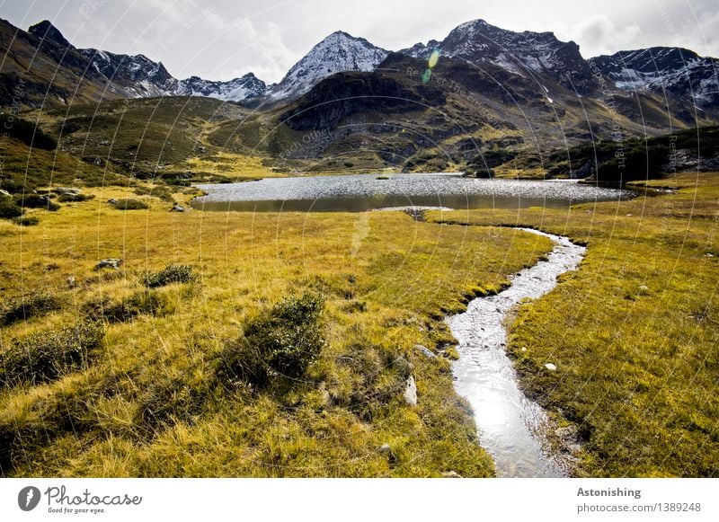 Zufluss zum Gebirgssee III Umwelt Natur Landschaft Pflanze Himmel Wolken Horizont Herbst Wetter Gras Sträucher Wiese Hügel Felsen Alpen Berge u. Gebirge Gipfel