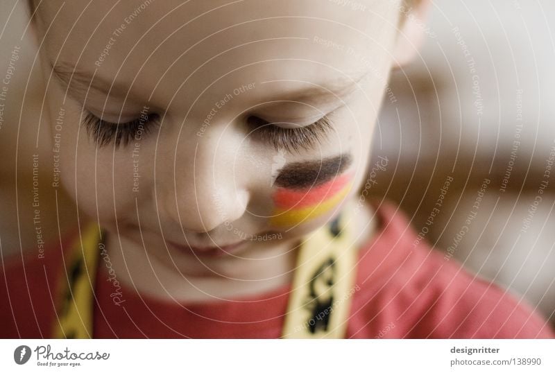 Jungs, ihr schafft das! Kind Fahne schwarz rot gelb Fußballmannschaft Heroismus Mut identifizieren Fan Bewunderung Begeisterung Vertrauen Europa UEFA Cup 2008