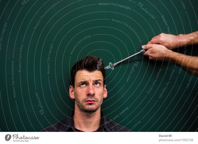 Schraube locker? kein Problem... Hilfe hilfestellung helfende Hand Kopf fragend Blick verwirrt durcheinander Mann