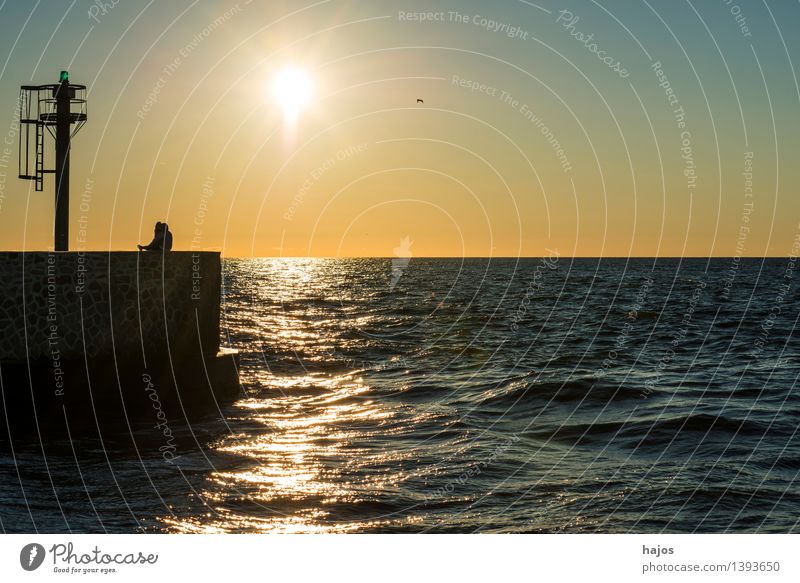 Sonnenuntergang an der Ostsee Freizeit & Hobby Ferien & Urlaub & Reisen Meer Sonnenaufgang Stimmung Verliebtheit Romantik Idylle Liebesaffäre Mole Signal