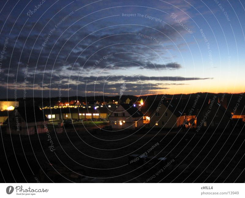 EKZ @ night Einkaufszentrum Haus Wohngebiet Nacht Straßenbeleuchtung Sonnenuntergang Wolken Langzeitbelichtung dunkel ekz baugebiet Landschaft Licht Lampe