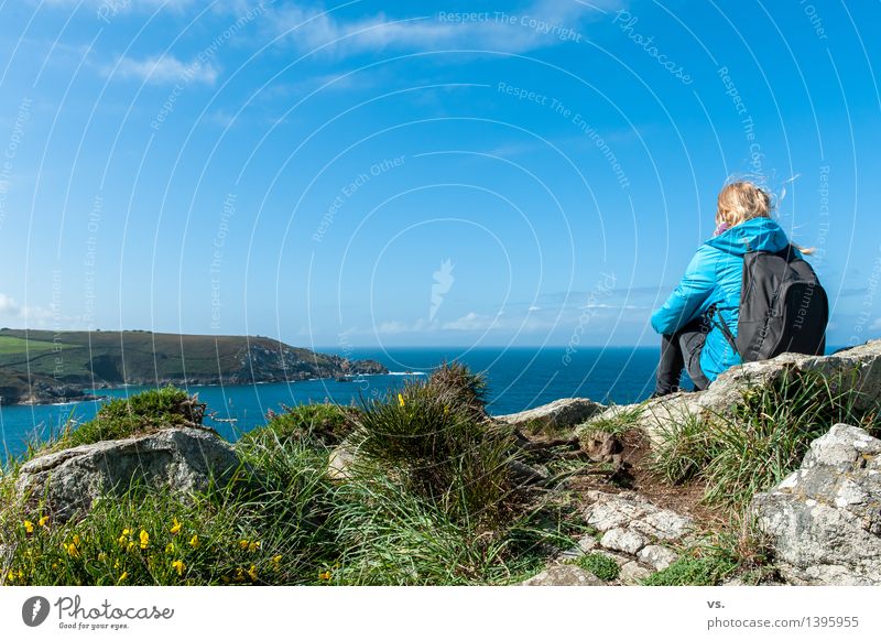 Baywatch Erholung ruhig Ferien & Urlaub & Reisen Ausflug Ferne Freiheit Strand Meer Berge u. Gebirge wandern feminin Junge Frau Jugendliche 1 Mensch 30-45 Jahre