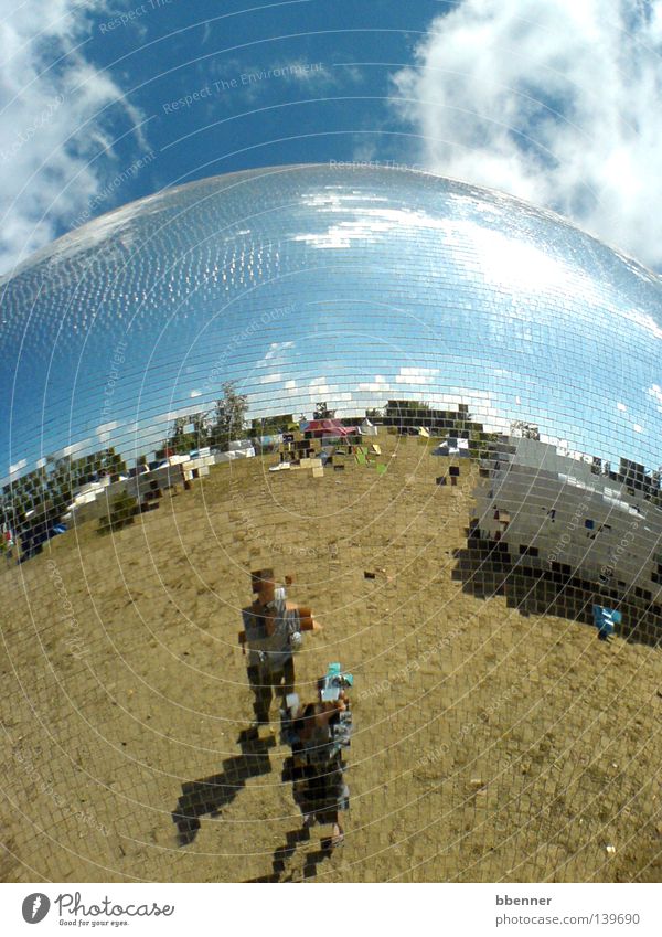 Verpixelt Discokugel Spiegel Spiegelbild Quadrat Wolken Sommer Wohnwagen Freundschaft Freude Spiegelplättchen Kugel Reflexion & Spiegelung Reflektion