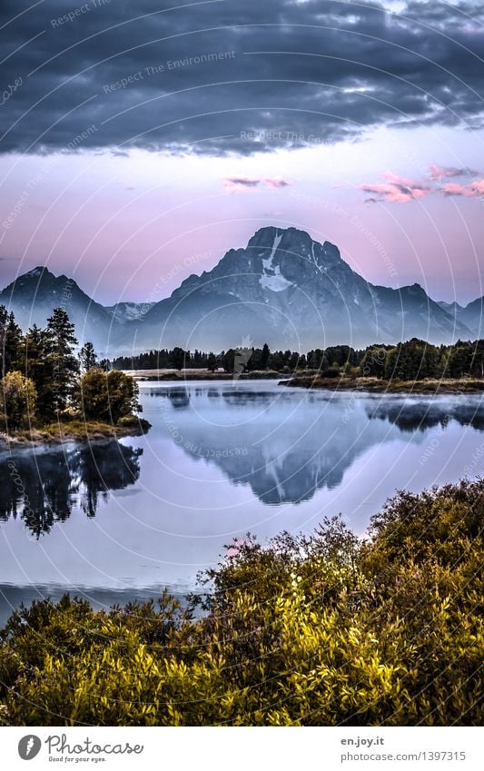 Morgenröte Ferien & Urlaub & Reisen Abenteuer Freiheit Sommer Sommerurlaub Berge u. Gebirge Natur Landschaft Himmel Herbst Sträucher Gipfel Seeufer Flussufer