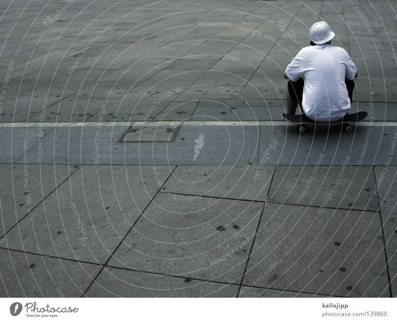 childhood Mann Jugendliche Wachstum groß Reifezeit Berufsschule Platz Mensch Stil Freizeit & Hobby Skateboarding Sprechgesang Hiphop weiß grau Beton Stadt