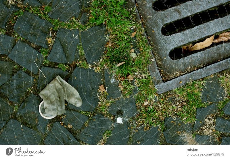 H08 - War gut... Kondom Gummi Neoprenanzug Schlauch Tüte Verhütungsmittel Familienplanung Fertilisation Sicherheit AIDS positiv Gras Moos Gully Abfluss Müll