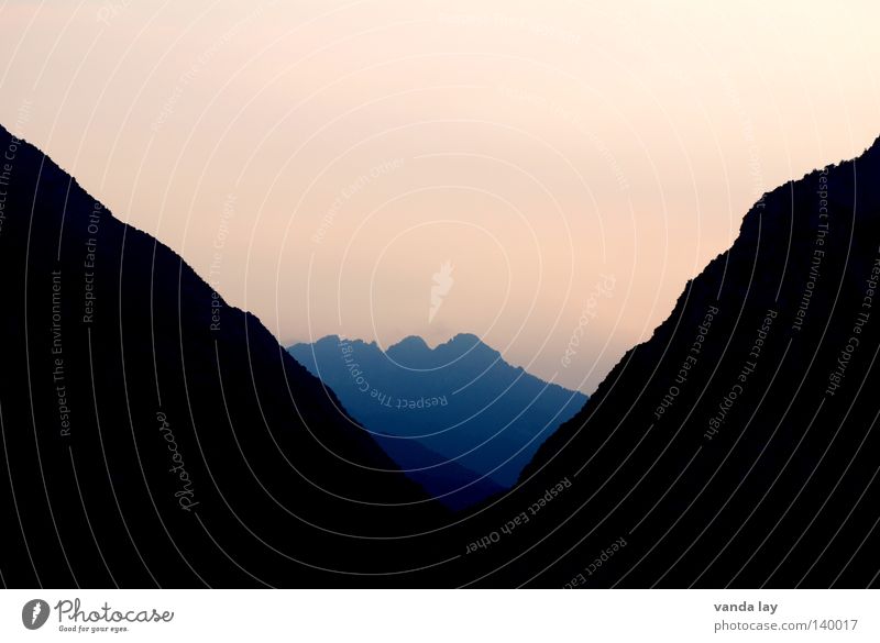 Der Kelch Schatten Berge u. Gebirge Sonnenuntergang Natur rosa Dreieck Ecke eckig dunkel Dämmerung Lanschaft Alpen