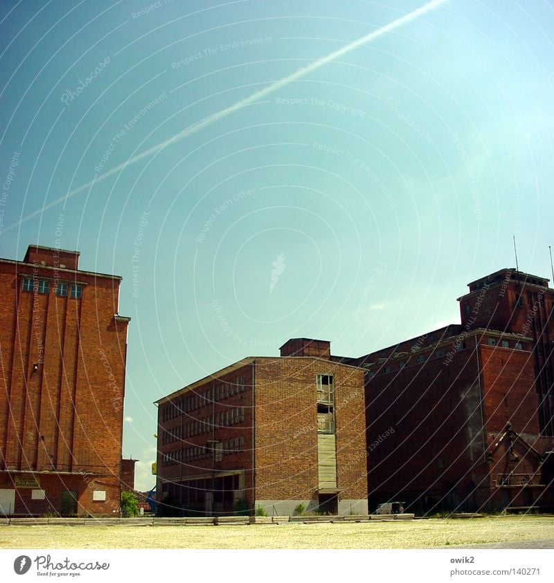 Wismar, Holzhafen Industrie Güterverkehr & Logistik Himmel Schönes Wetter Ostsee Hafen Bauwerk Gebäude Architektur Mauer Wand Verkehrsmittel Flugzeug Backstein