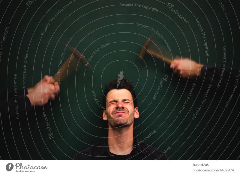 autsch - hämmernde Kopfschmerzen kopf hämmernde kopfschmerzen migräne Darstellung kreativität Schmerz Mensch Migräne Krankheit Hände Hammer schlagen druck