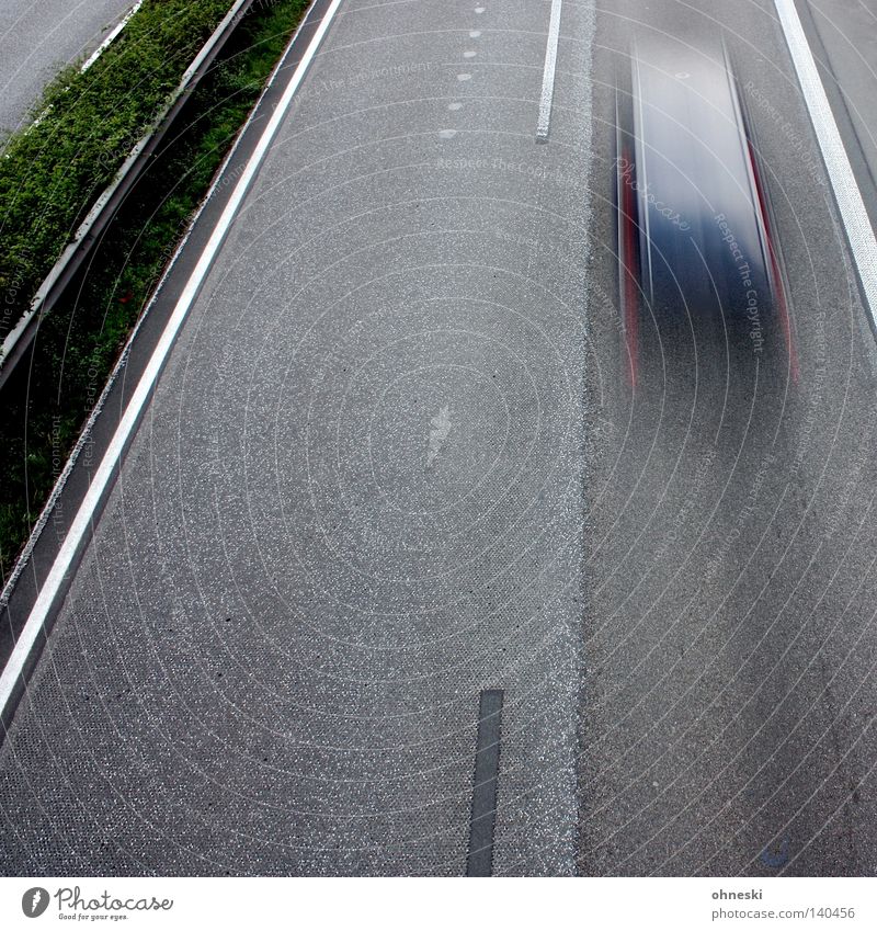 No. 1 - Erwischt!! PKW Autobahn Tauern Autobahn Geschwindigkeit schwarz Mittelstreifen Sträucher Nordrhein-Westfalen Deutschland vorwärts Verkehr Verkehrswege