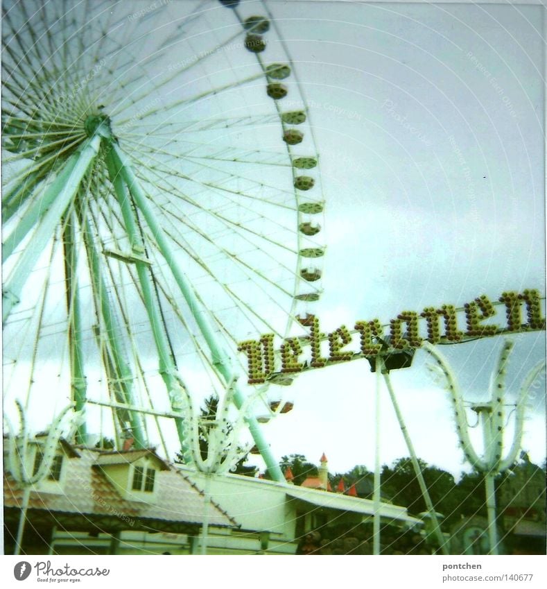 Kirmes, Rummel, Volksfest, Oktoberfest. Riesenrad und Achterbahn. Veteranen  als Schriftzeichen Freude Glück Freizeit & Hobby Ausflug Jahrmarkt Veranstaltung