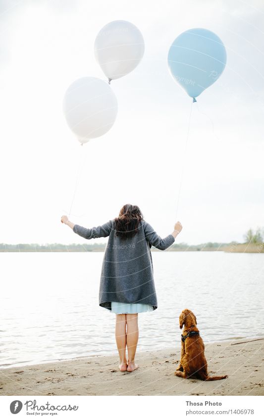 fliegen lassen III Körper Kopf Wasser Himmel Hund Schwimmen & Baden hell Ballone nass See Farbfoto