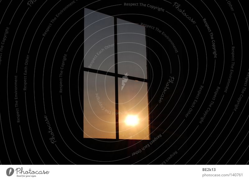 Sun down Fenster Sonne Sonnenuntergang dunkel schwarz Fensterkreuz Verbindung Dachboden Südwest Wohnzimmer Haushalt Entertainment Anbendrot