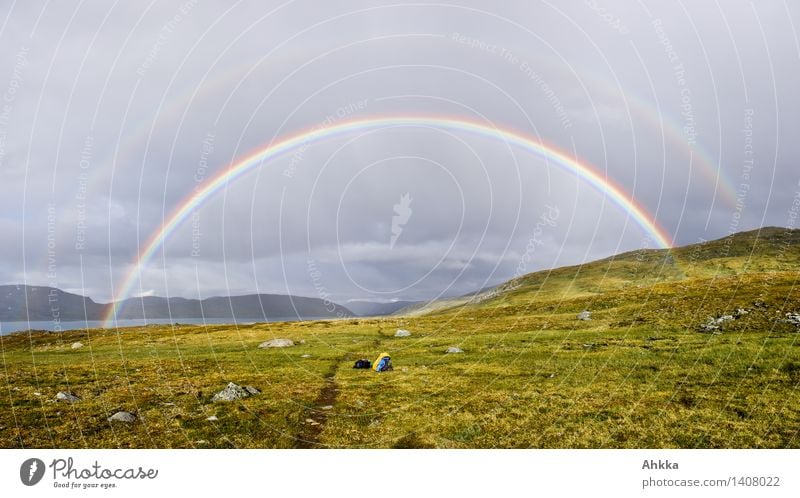 alles umspannend Abenteuer Landschaft schlechtes Wetter Wiese Berge u. Gebirge Tor Wege & Pfade Stimmung Vorfreude Begeisterung Optimismus Mut Sicherheit