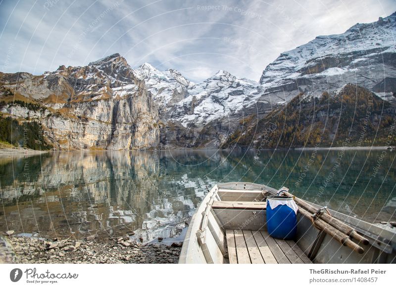 Take me down to the boat on the river Umwelt Natur Landschaft Wasser blau braun gold grau grün schwarz Fass Wasserfahrzeug Ruderboot See Seeufer