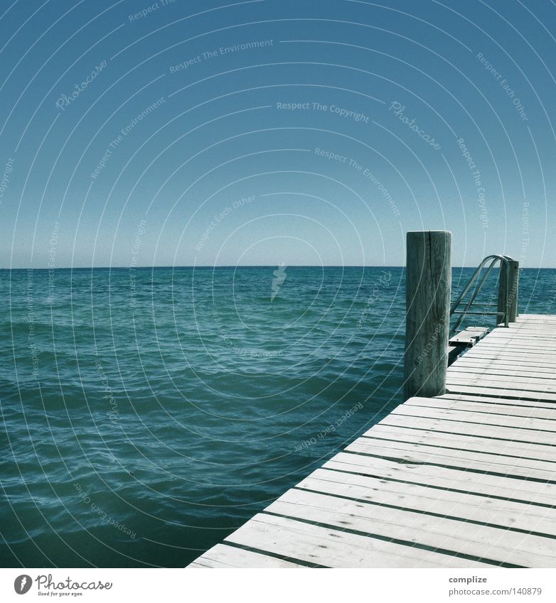 Holzsteg am Meer Steg See Erholung Schiffsplanken Ferien & Urlaub & Reisen Sommer heiß Physik Erfrischung Sonnenstrahlen Strand Segeln Luftaufnahme Sandstrand