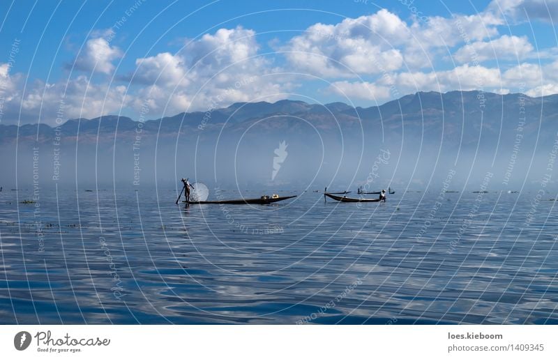 Fisher at bright Inle Lake Ferien & Urlaub & Reisen Landschaft Wolken Sommer Berge u. Gebirge See Unendlichkeit Freizeit & Hobby Frieden Tourismus Tradition