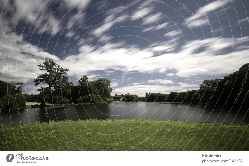 LOKALKOLORIT | Stürmisch München Schloss Nymphenburg Englischer Garten Burg oder Schloss Park Bayern Oberbayern See Baum Himmel Wolken Sturm Leidenschaft