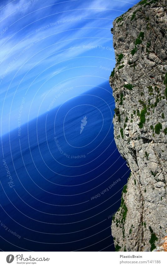 Abwärts Klippe Meer Küste blau Strukturen & Formen Natur Wolken Panorama (Aussicht) Sommer Spanien Mallorca Landschaft Wasser Luft Himmel Strand