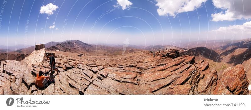 Berg Panorama in Spanien hoch Ferne Aussicht Wolken weiß Panorama (Aussicht) kalt luftig Am Rand steinig Leben Zukunft hell Lust wandern