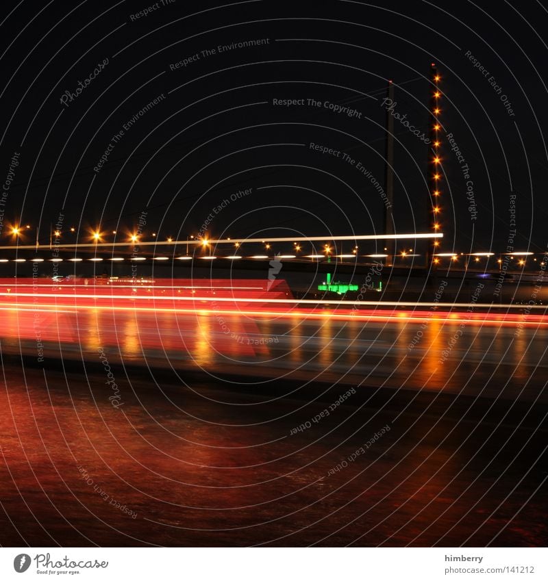 ports of call Düsseldorf Brücke Stadt Abend Lifestyle modern Straße Nachtleben Lampe Beleuchtung Veranstaltungsbeleuchtung Langzeitbelichtung Belichtung