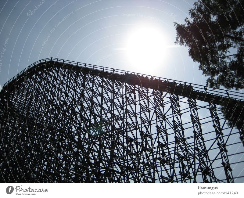 Steil nach oben Soltau Vergnügungspark Achterbahn modern Heidepark Rollercaoster Coaster Holzachterbahn Woodencoaster