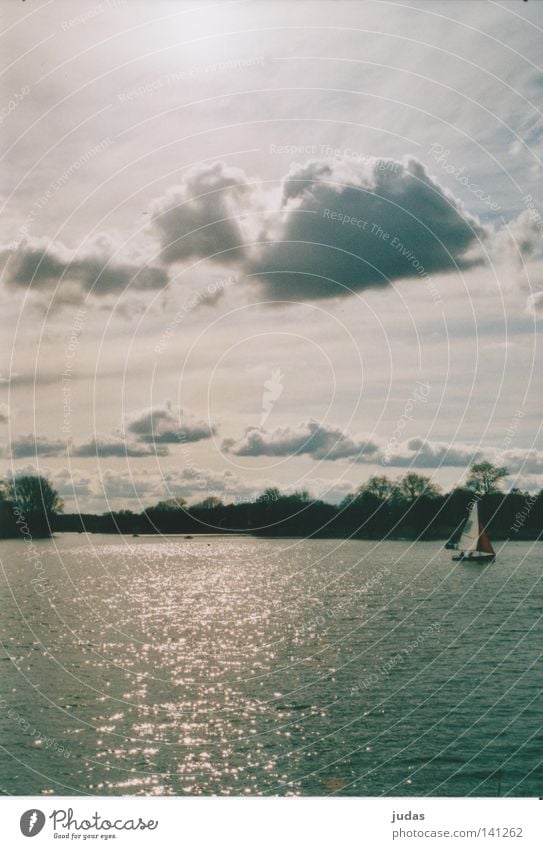 Wolken segeln übern See Segelboot Wellen Wasserfahrzeug Segeln Sommer Aasee Küste