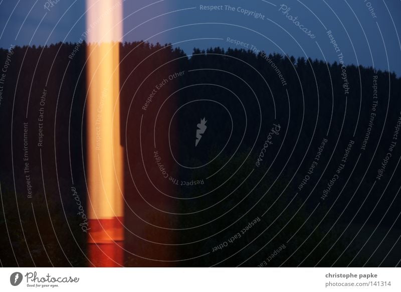 out ot the dark Berge u. Gebirge Natur Himmel Baum Wald Hügel Fenster Streifen dunkel Beleuchtung Einblick Lichtstrahl wiederspiegeln Abenddämmerung abstrakt