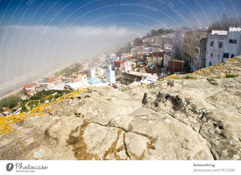 Nebel Umwelt Natur Luft Himmel Horizont Wetter Felsen Küste Tanger Marokko Stadt Hafenstadt Stadtrand Altstadt Haus Mauer Wand Fenster Tür Verkehr Straße