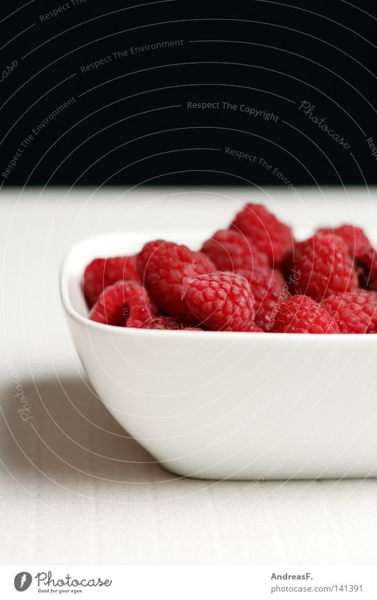 noch mehr Himbeern Himbeeren Fruchtzucker rot frisch saftig Vitamin Ernährung Hintergrundbild Muster süß vitaminreich aromatisch Limonade Erfrischung