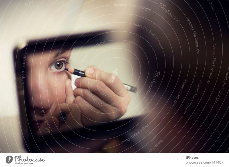 iLiner Spiegel ausgehen Glamour Frau Schreibstift Schminke Schminken Freude Club Auge eye eyeliner Blick Feste & Feiern Abend