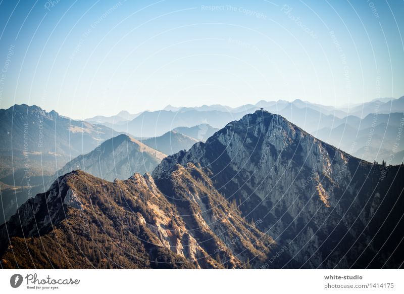 Gipfel ohne Ende Natur Landschaft Sommer Schönes Wetter Hügel Felsen Alpen Berge u. Gebirge Schlucht Erholung Fitness wandern außergewöhnlich eckig Freude